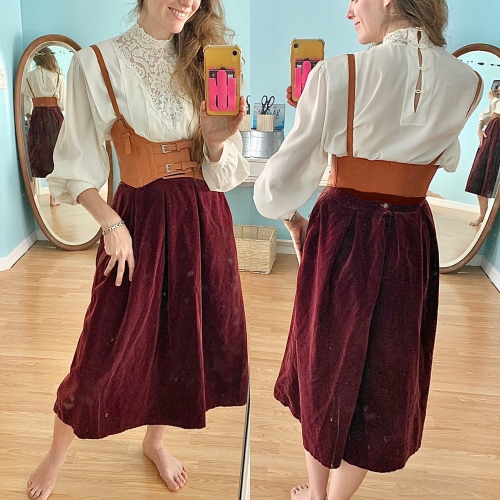 * Jessica’s Gunnies - Gunne Sax Red Velvet Skirt*